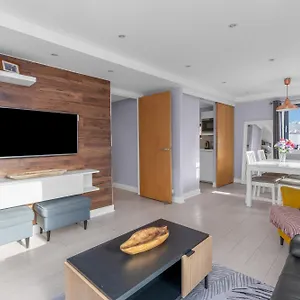 Gorgeous Old Town Hideaway Apartment Edinburgh